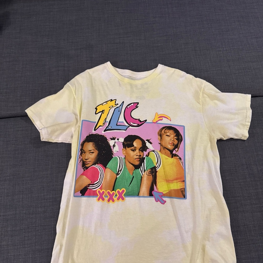 Forever 21 Yellow and Pink Short Sleeve Tee with TLC Graphic